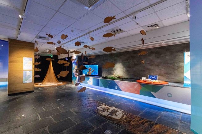 展览设有阅读角和互动区，以「我们传承的是永续」和「保育与文化存续」两大方向。(北市原民会提供)