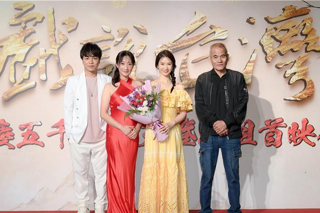 张峰奇（左起）、林佳瑾、陈小菁、王豪今出席记者会为戏宣传。（三立提供）