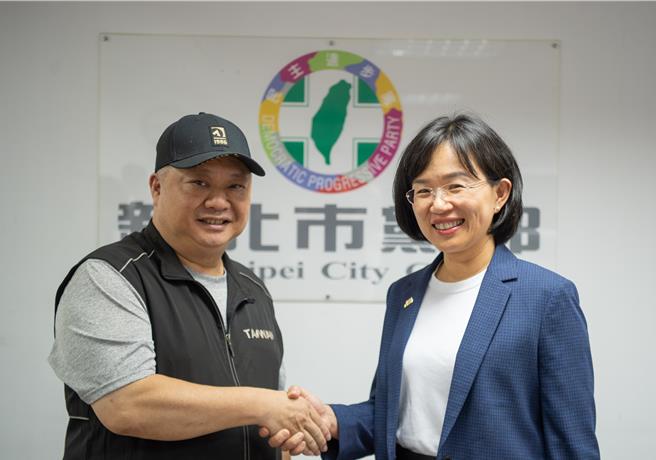 立委蘇巧慧（右）今接任民進黨新北市黨部主委。（立委蘇巧慧提供）