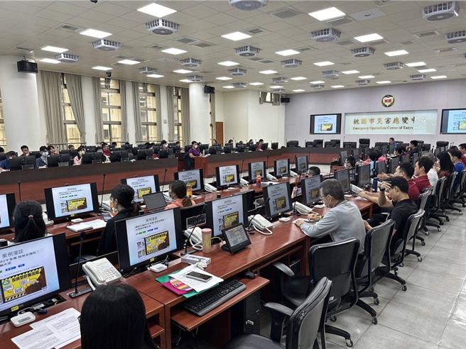 桃園市政府消防局今日上午10時於消防局六樓應變中心辦理「法紀教育講習-區辨圖利與便民」。（消防局提供）