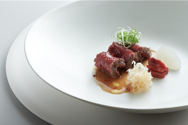 「MOSU」以新派韩菜在国际美食界打响名号，图为餐厅招牌餐点「Hanwoo」。(台北晶华酒店提供)
