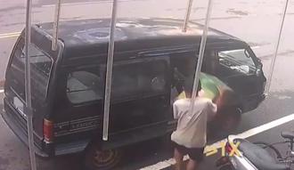 偷厢型车再沿街寻找目标 窃嫌落网还被搜出这1物