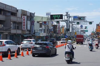 端午連假首日車流湧入 台1線水底寮調撥車道因應