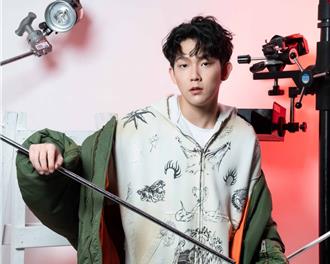 非常新人》18岁决定为舞台奉献此生 林毓家9岁入行拚到90岁