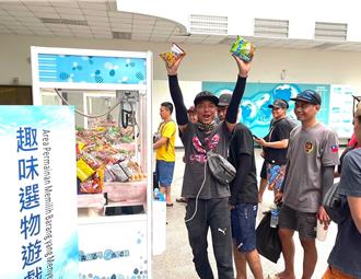 高雄海洋局关怀外籍渔船员 感谢共同打拚