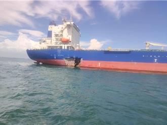 通運輪擦撞高雄二港口離岸堤 船舷破口進港維修