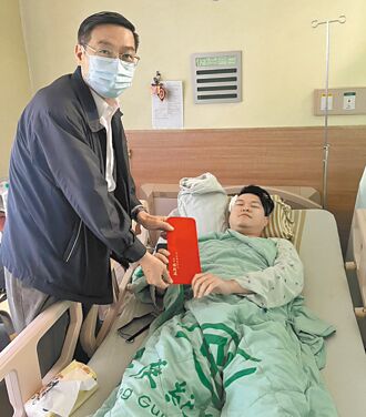 云林 勇警枪战负伤退敌考乙 警局长不平