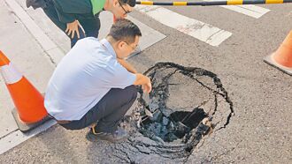 台南北華街又現坑洞 住戶氣炸