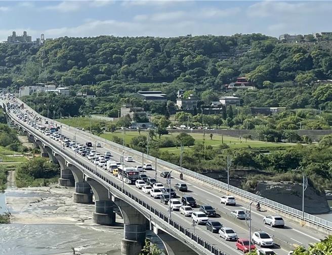 端午連假首日，將湧現返鄉或出遊車潮，圖為示意圖。（本報資料照片）