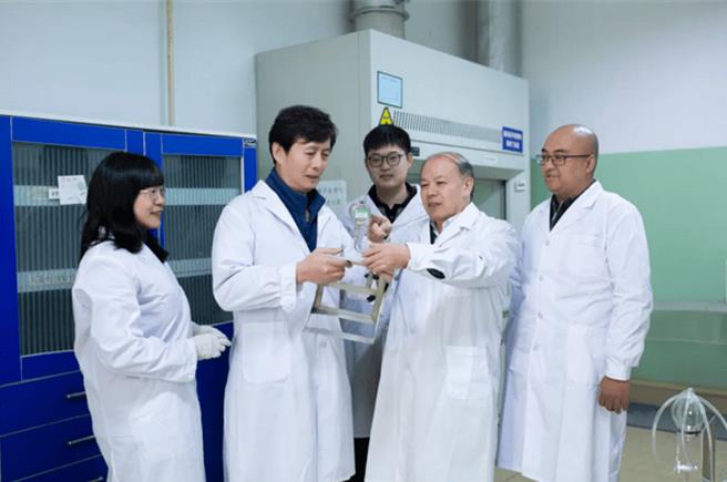 世界首个！陆成功掌握自主生产医用裂变钼-99关键技术。图为原子能院放射性同位素制备技术团队。（中国原子能科学研究院）