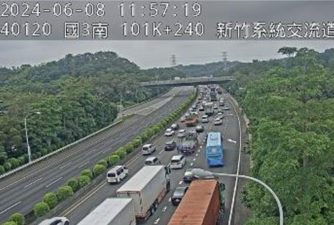 端午連假首日國道車潮湧現。（摘自高速公路1968網站）
