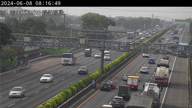 國1南向336.6公里處事故。（高公局提供／蔡明亘台北傳真）
