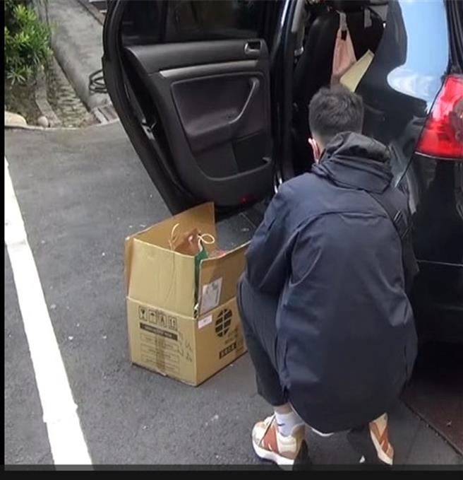 張姓女子為躲避警方查緝，將全部家當都放在車上。（警方提供／陳淑芬台中傳真）