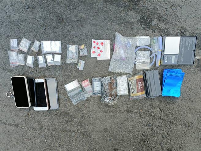 38歲張姓女子以販毒維生，警方查扣毒品等證物。（警方提供／陳淑芬台中傳真）