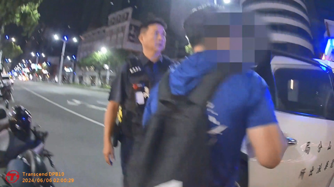 高雄男两个月二度酒驾，巧遭同名员警查获。（翻摄画面）