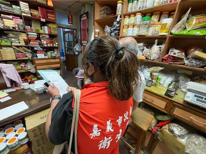 嘉市衛生局今天下午稽查到有1家藥房有進貨。（嘉市衛生局提供／廖素慧嘉市傳真）