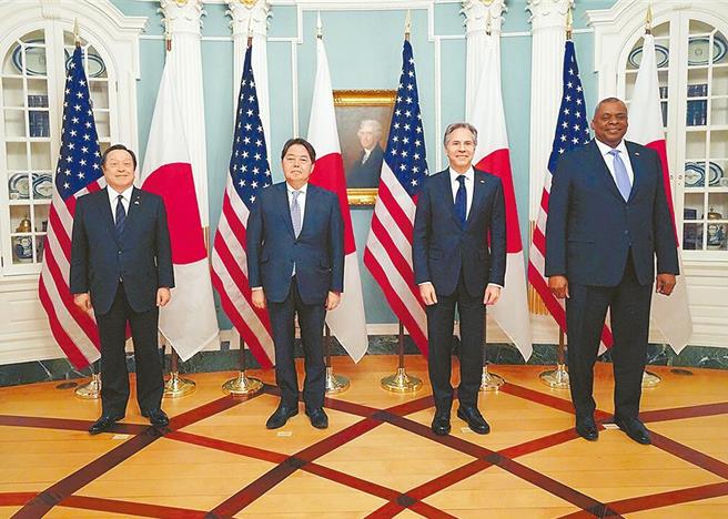 2023年1月11日，美日在華府舉行外長防長「2＋2」會談，會後召開聯合記者會。圖左起為時任日本防衛大臣濱田靖一、外務大臣林芳正、美國務卿布林肯、國防部長奧斯汀。 （摘自日本外務省官網）