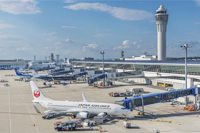日本各地机场面临的客机燃料短缺问题日益严峻，已经影响到国际航线增加班次和新开航线。图为日本中部国际机场。（资料照：shutterstock／达志）