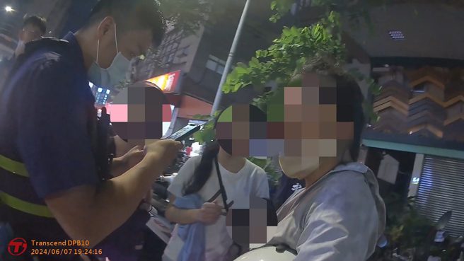 高雄市鼓山區裕誠路昨7日19時15分發生一起行車糾紛。（翻攝畫面）