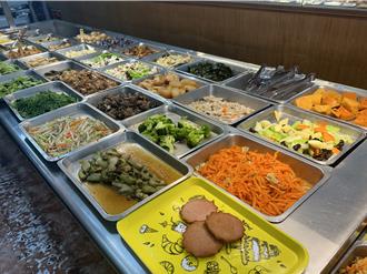 獨》自助餐未加蓋可罰6萬 流感盛行恐成傳染病媒介