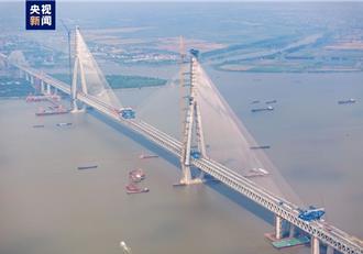 常泰長江大橋全線今貫通 創世界三大紀錄