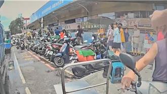 端午連假屏東華僑市場爆停車亂象 警方加強取締遭攤商嗆聲