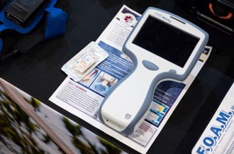 美军新医疗装备 仅一滴血即可知脑部是否损伤 