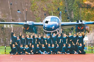 朝陽科大航機系42學子 畢業即就業