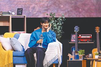 邊佑錫沒偶包 化身「小櫻」萌翻