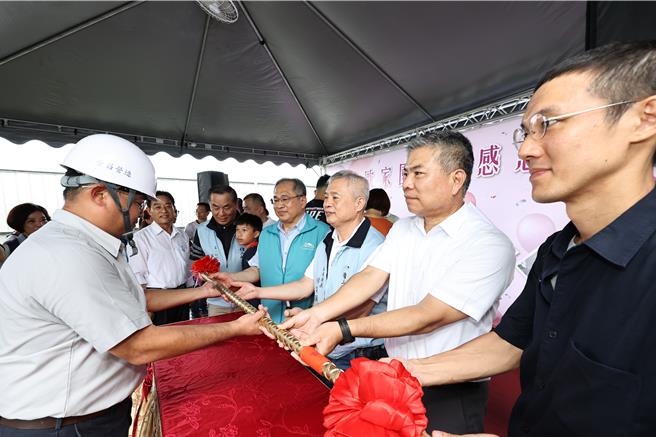 彰化縣喜樂小兒麻痺關懷協會「伯立歐家園」去年10月動工後，9日上午舉行上梁感恩禮拜。（喜樂小兒麻痺關懷協會提供／孫英哲彰化傳真）