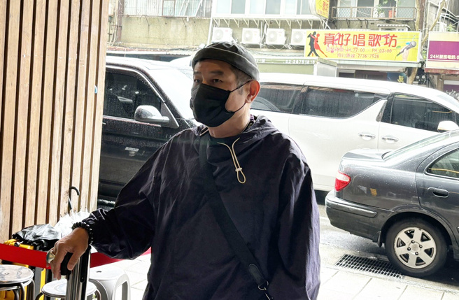 许效舜出席邱瓈宽母亲的追思会。（图／黄雯犀 摄）