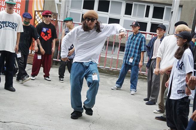 選手們先進行海選，再進行對抗賽。（羅琦文攝）