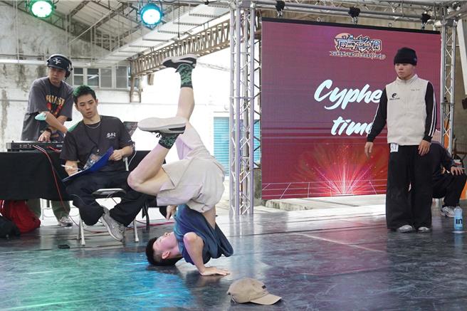 南島嘻樂園街舞PK。（羅琦文攝）