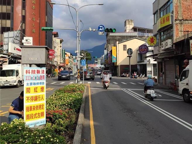 南投縣埔里鎮中山路三段與大城路口「不停讓行人」科技執法已啟用，今年7月起亦將再增竹山、草屯和埔里3處科技執法。科技執法示意圖。（本報資料照片／潘虹恩南投傳真）