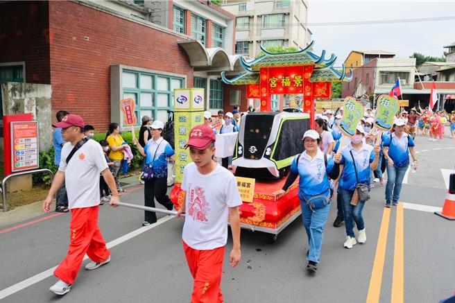 桃园大庙景福宫积极争取将G08站命名为「景福宫站」，特别透过闽南文化节艺阁踩街设计出绿捷通过景福宫的的艺阁车，既能展现踩街效果，也能拉票。（庙方提供／蔡依珍桃园传真）