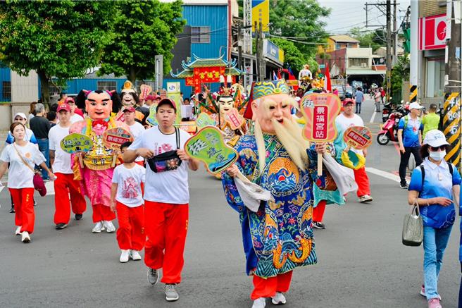 桃园大庙景福宫积极争取将G08站命名为「景福宫站」，特别透过闽南文化节艺阁踩街设计出绿捷通过景福宫的的艺阁车，既能展现踩街效果，也能拉票。（庙方提供／蔡依珍桃园传真）