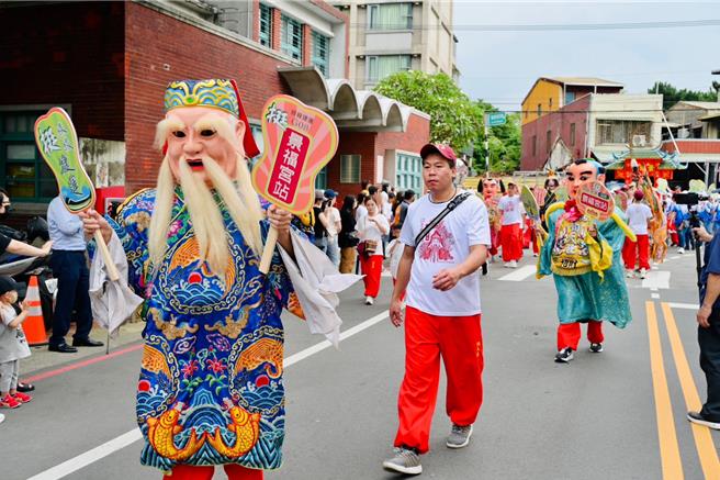 桃园大庙景福宫积极争取将G08站命名为「景福宫站」，特别透过闽南文化节艺阁踩街设计出绿捷通过景福宫的的艺阁车，既能展现踩街效果，也能拉票。（庙方提供／蔡依珍桃园传真）