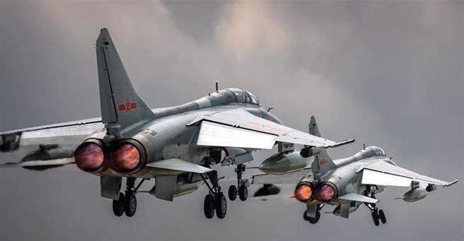 解放軍殲轟-7A「飛豹」戰機的資料照。（示意圖/新華網）