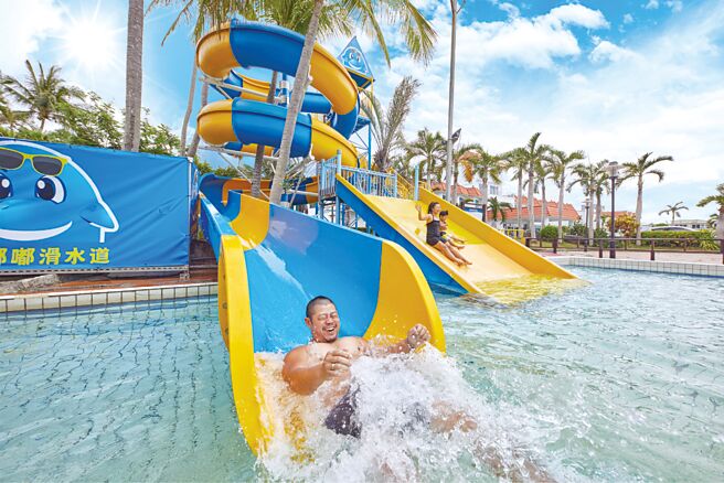 统一垦丁旋转嘟嘟滑水道。图／统一渡假村提供