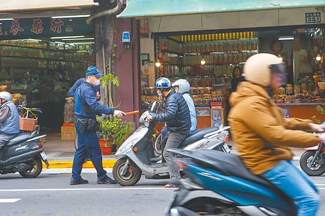台北市警察局累计开出罚单高达6009万元的罚款未缴，包括交通违规、违法摊商等。图为示意图。（本报资料照片）