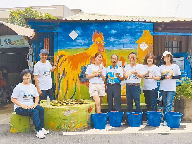 嘉義市大溪社區發展協會歡迎大家到社區取「午時水」，可淨身除穢。（廖素慧攝）
