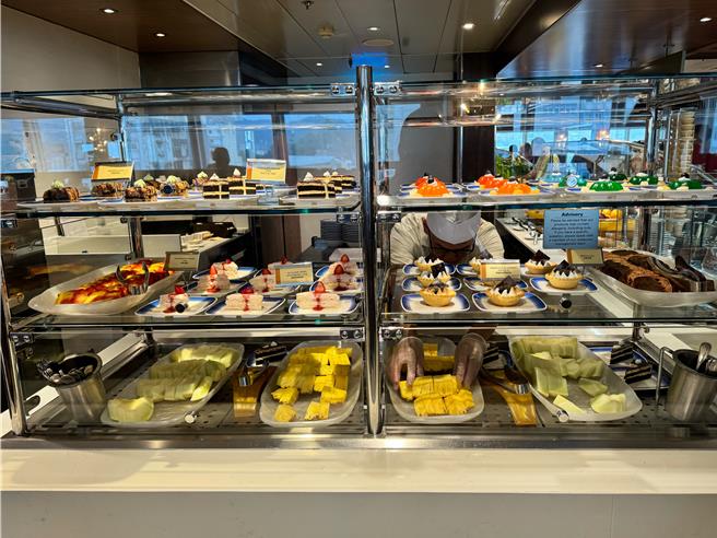 船上可尽享美食。（洪秀瑛摄）