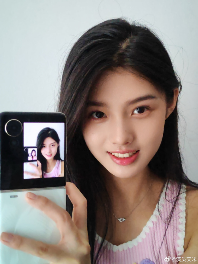 艾米6岁就以童星身分出道。（图／翻摄自微博）