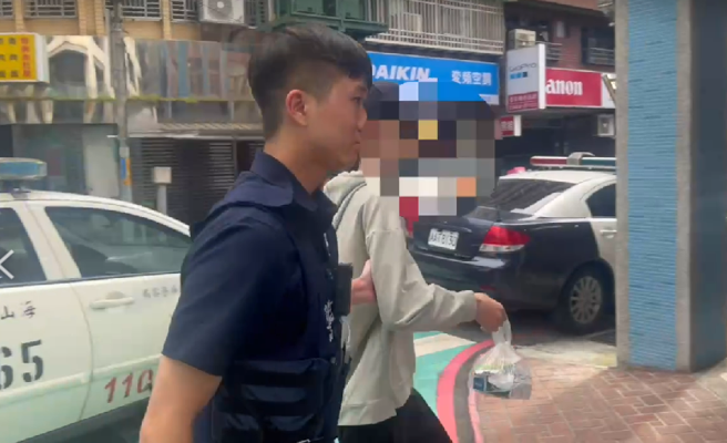 警方火速带回5名涉案人，初步调查起因疑似债务纠纷，相关案情细节正调查厘清中。( 翻摄画面 )