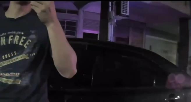 警方拦查一辆大灯坏掉轿车，却发现是曾因持有毒品栽逮的嫌犯，再次在车内持有毒品，遭同组员警逮捕。（警方提供／任义宇高雄传真）