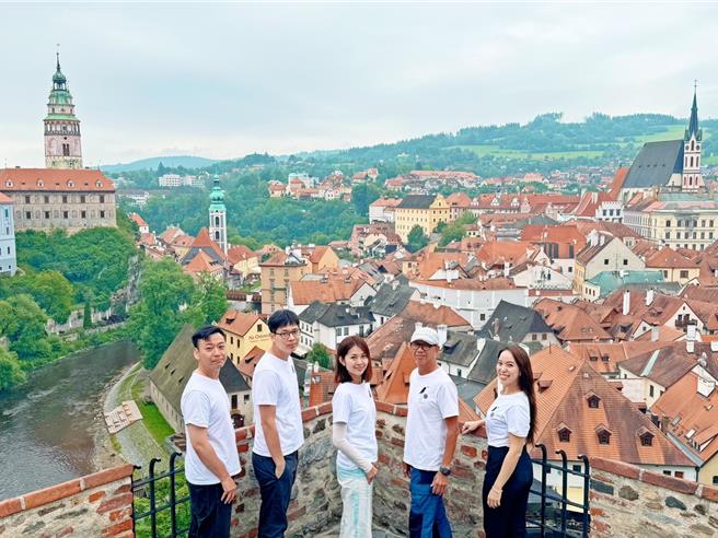 林钰婷率山狗大后生乐团参与「GMA35 H Party！」演出。（新视纪整合行销提供）