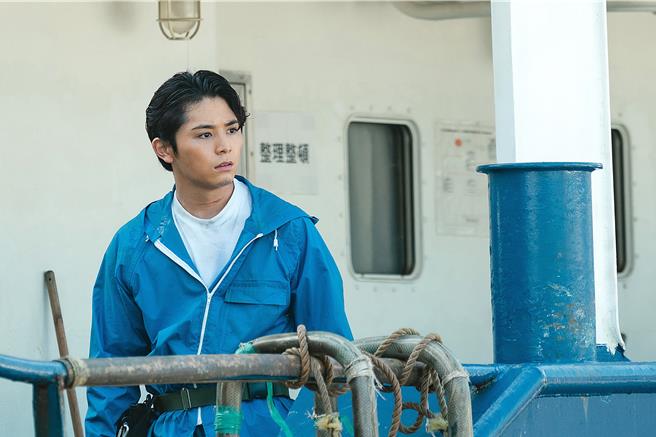 山田凉介在《Silent Love》中饰演因意外失声、浑噩度日的清洁工。（大福音乐HAPPY MUSIC、大鸿艺术BIG ART提供）