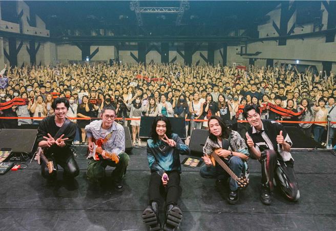 麋先生「都是浪漫害的」巡迴演唱會場場秒殺、一票難求。.（相信音樂提供）