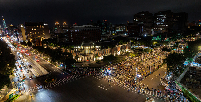 图为民团发起「青鸟行动」，号召民眾走上街头抗议国会改革法案。（资料照,郭吉铨摄）