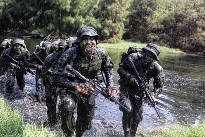 海龙蛙兵将在7月汉光40号实兵演习中固守淡水河口。( 青年日报提供 )